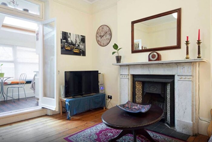 2 Bedroom Flat To Rent In Stanwick Road, London, W14