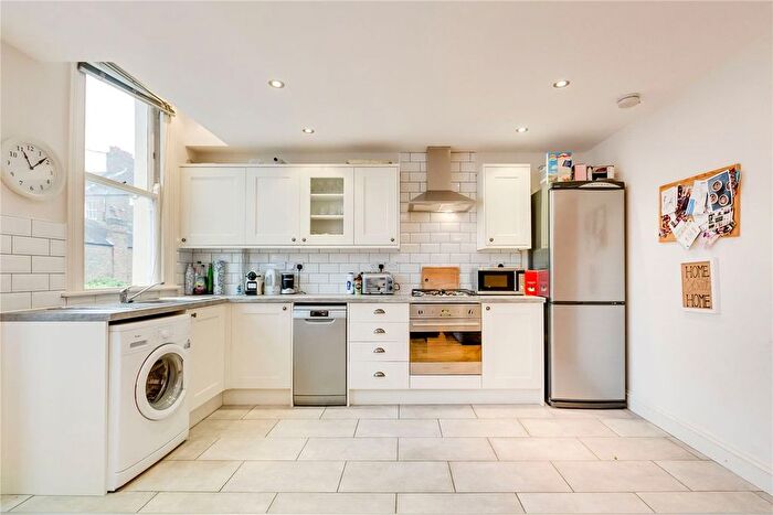 2 Bedroom Flat To Rent In Killyon Road, London, SW8