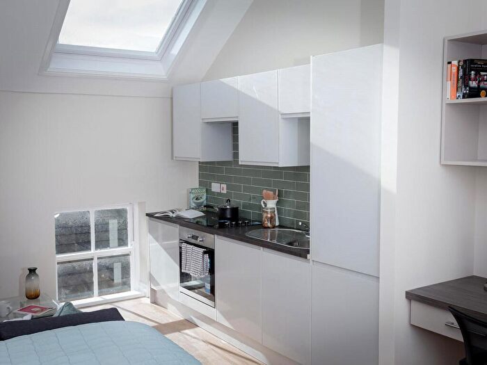 Apartment To Rent In Apt, St Paul's #, LS1