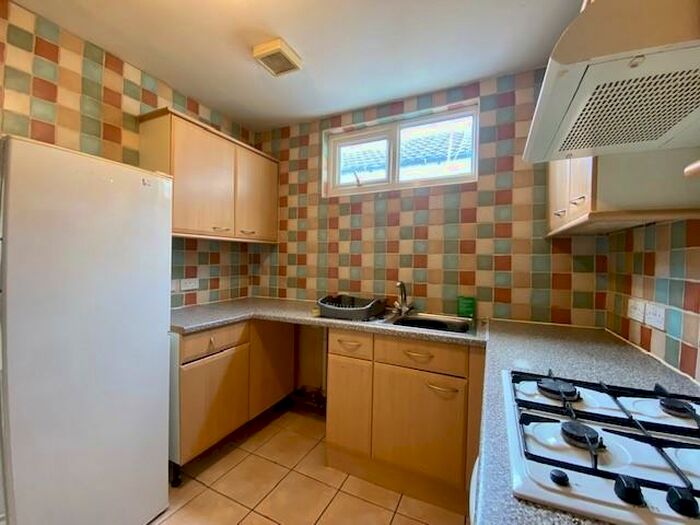 3 Bedroom Flat To Rent In Clifton Street, Cardiff, CF24