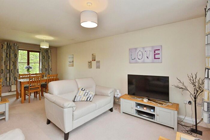 2 Bedroom Apartment For Sale In Miserden Crescent, Westcroft, Milton Keynes, MK4