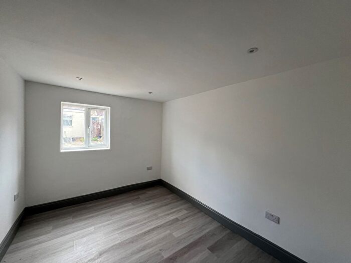 1 Bedroom Flat To Rent In Newhall Street, Swindon, SN1