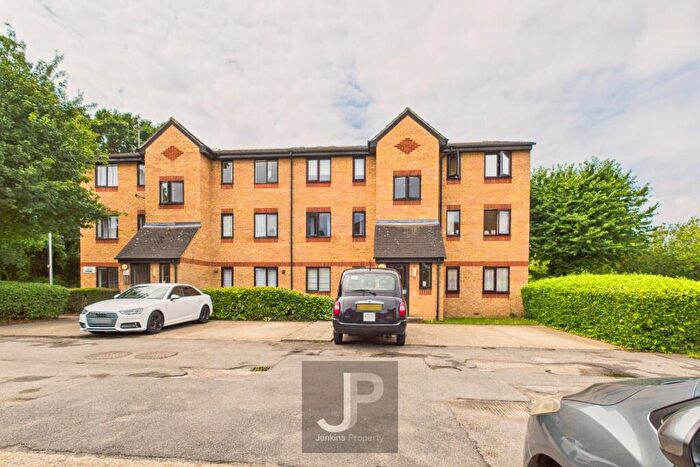 1 Bedroom Flat For Sale In Latimer Drive, Hornchurch, RM12