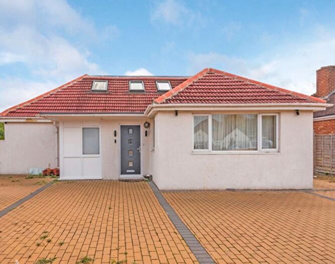 4 Bedroom Bungalow To Rent In Waddington Avenue, Old Coulsdon, Coulsdon, CR5