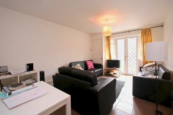 4 Bedroom Town House To Rent In Swanfield Street, London, E2