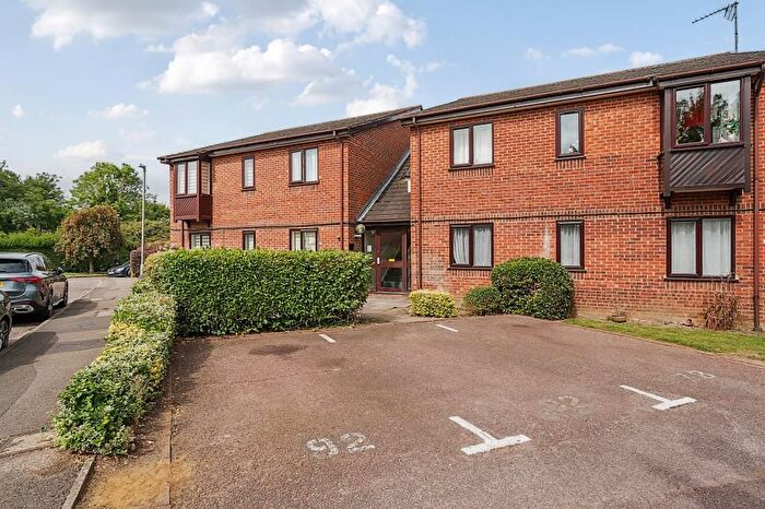 2 Bedroom Flat To Rent In Aylesbury, Poets Chase, HP21