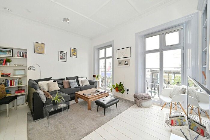 3 Bedroom Flat To Rent In Churton Street, Pimlico, SW1V