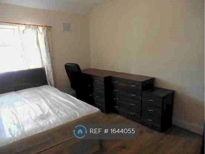 5 Bedroom Terraced House To Rent In Gerard Avenue, Coventry, CV4