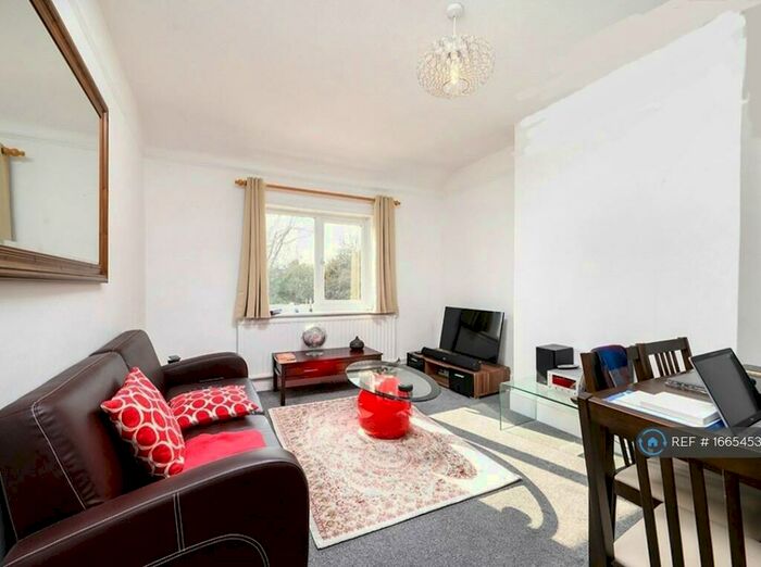 2 Bedroom Maisonette To Rent In Millway, London, NW7