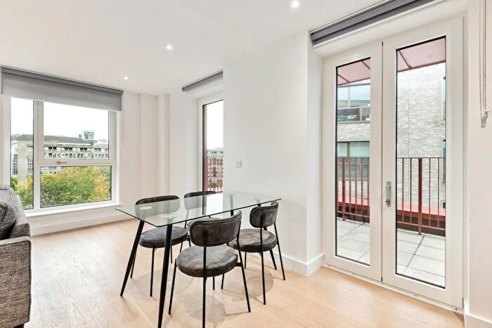 2 Bedroom Flat To Rent In Quest House, Blackwall Reach, London, E14