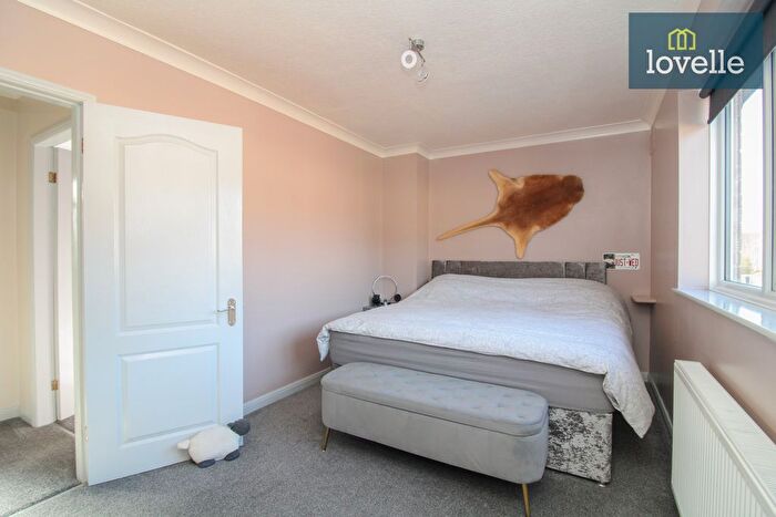 3 Bedroom Semi-Detached House For Sale In Westhill Road, Grimsby, DN34