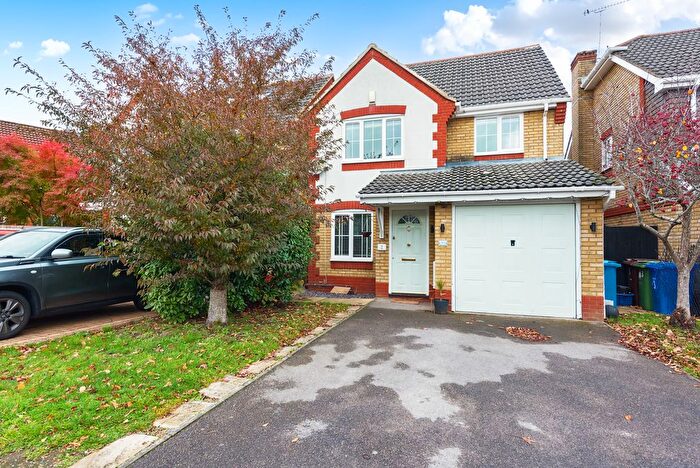 3 Bedroom Detached House For Sale In Corfe Way, Farnborough, GU14