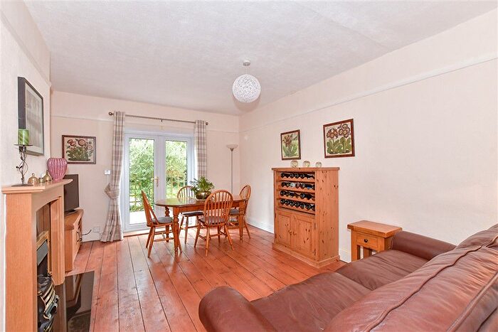 4 Bedroom Link Detached House For Sale In Aerodrome Road, Bekesbourne, Canterbury, Kent, CT4
