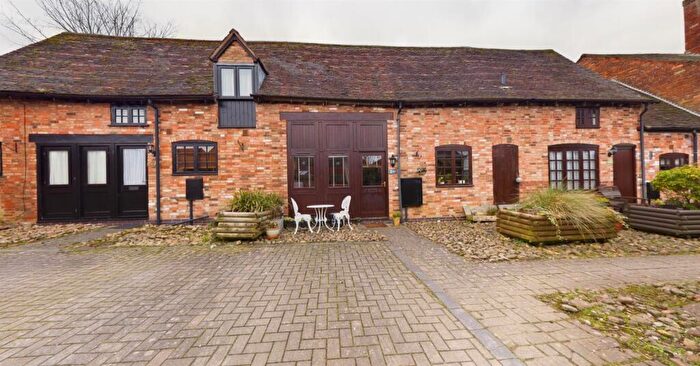 2 Bedroom Barn Conversion For Sale In Coventry Road, Dunchurch, CV22