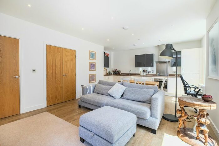 2 Bedroom Flat To Rent In Pilot Walk, North Greenwich, SE10