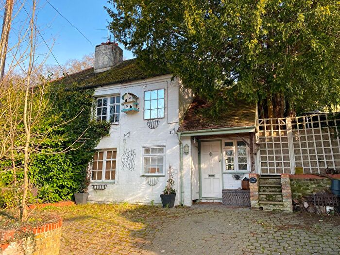 3 Bedroom Cottage For Sale In Vigo Lane, Yateley, GU46