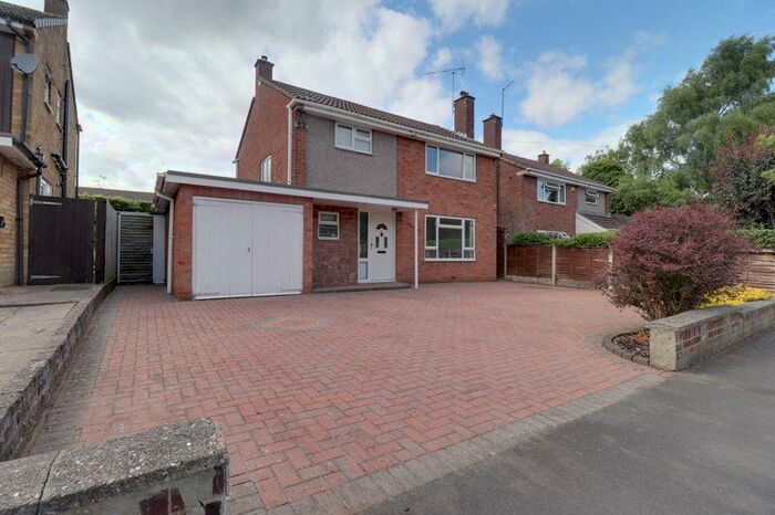 3 Bedroom Detached House To Rent In Yelverton Avenue, Baswich, Stafford, ST17
