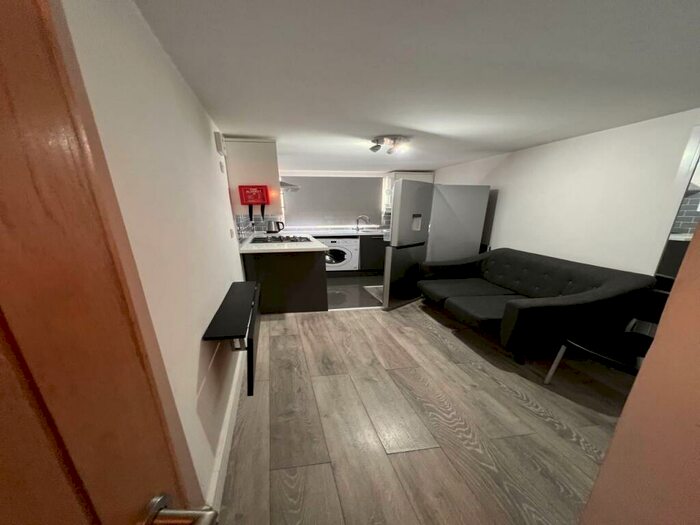 1 Bedroom Flat To Rent In Woodville Road, Cathays, CF24