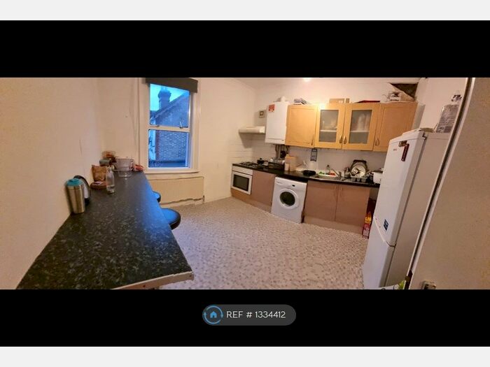 3 Bedroom Flat To Rent In Kingsley Road, Hounslow, TW3