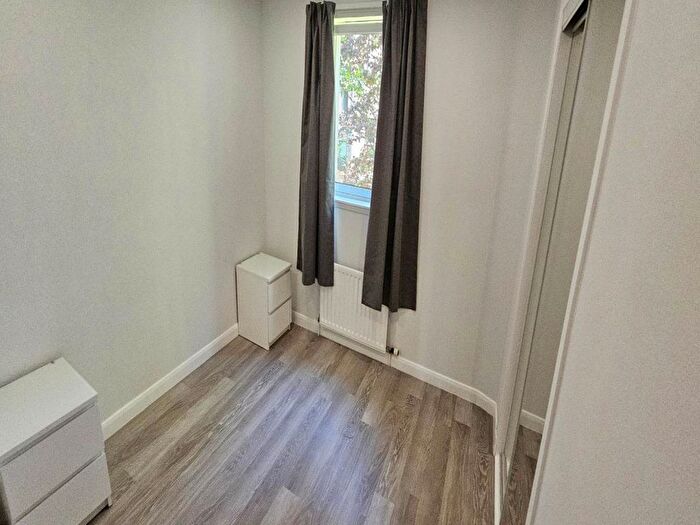 2 Bedroom Flat To Rent In Rosebank Gardens, Aberdeen, AB11