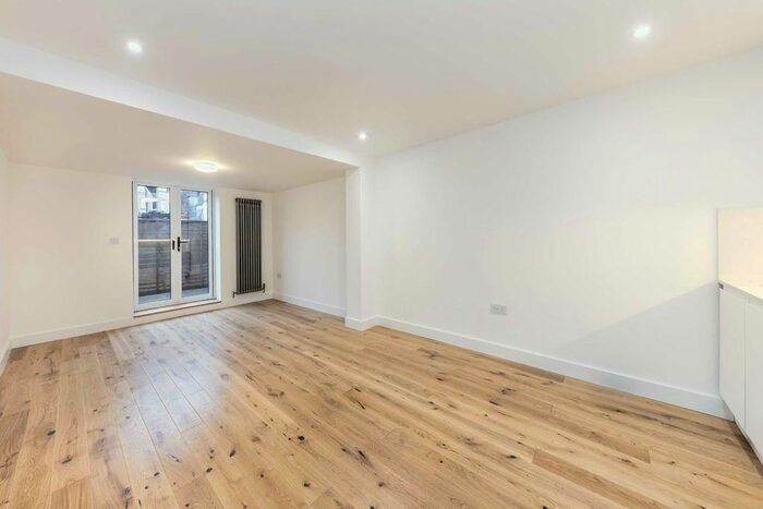 2 Bedroom Flat To Rent In Brockley Road, London, SE4