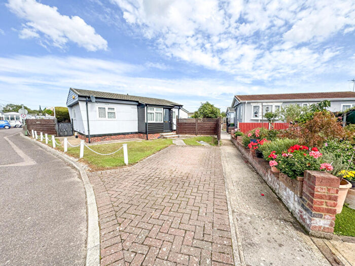 1 Bedroom Park Home For Sale In Lower Road, Hockley, SS5