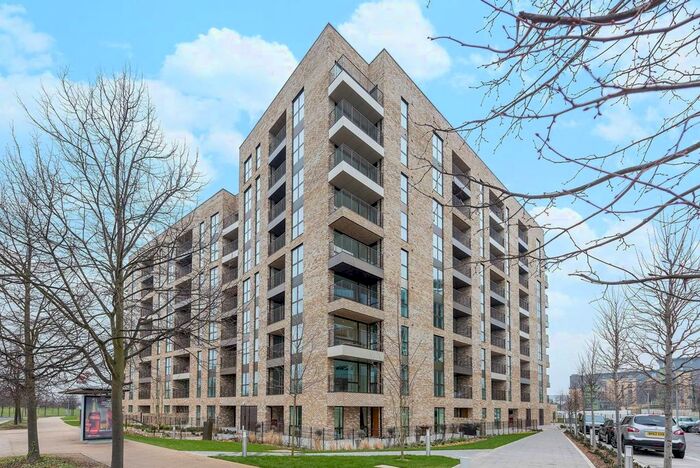 2 Bedroom Flat To Rent In Lakeside Drive, Park Royal, London, NW10