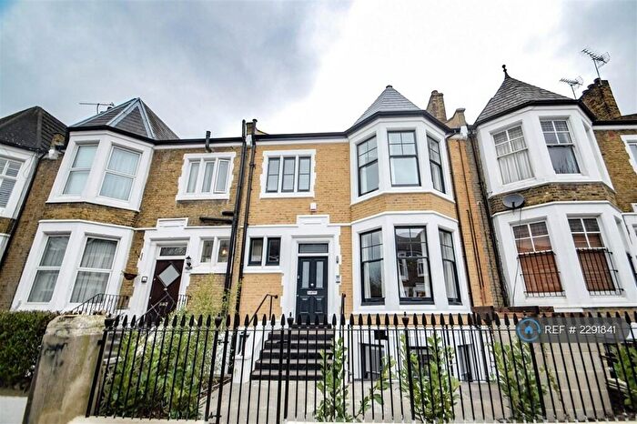 3 Bedroom Flat To Rent In Kyverdale Road, London, N16