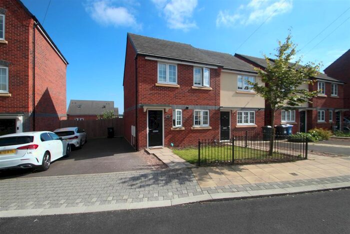 3 Bedroom Semi-Detached House To Rent In Waterloo Street, Hanley, Stoke-On-Trent, ST1