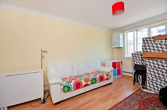 1 Bedroom Flat To Rent In Bristowe Close, Brixton, London, SW2