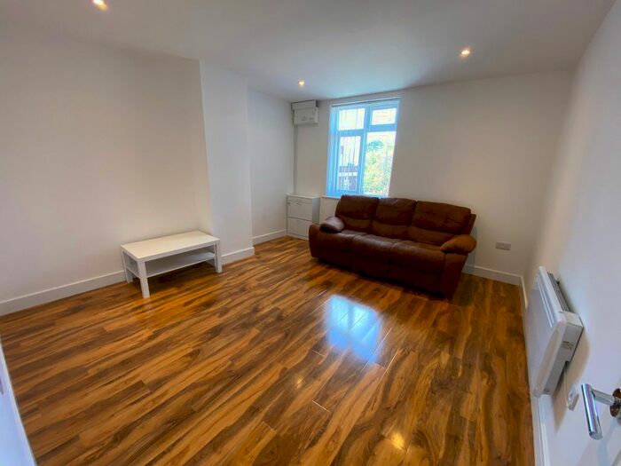 2 Bedroom Flat To Rent In Barrow Road, Sileby, Loughborough, LE12