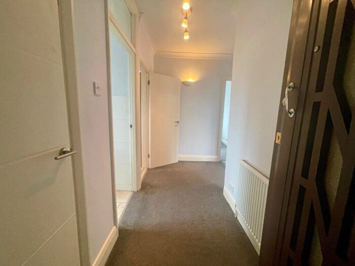 2 Bedroom Flat To Rent In St. Thomas Drive, Pinner, Greater London, HA5
