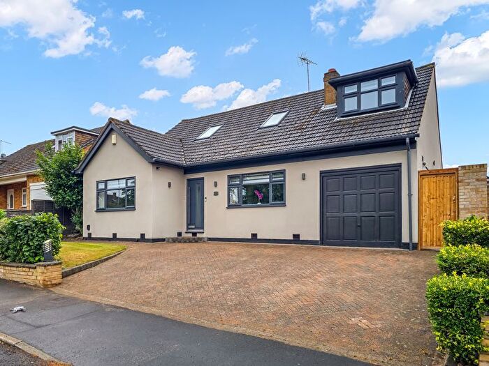 4 Bedroom Detached House For Sale In Cuffley Hill, Goffs Oak, EN7