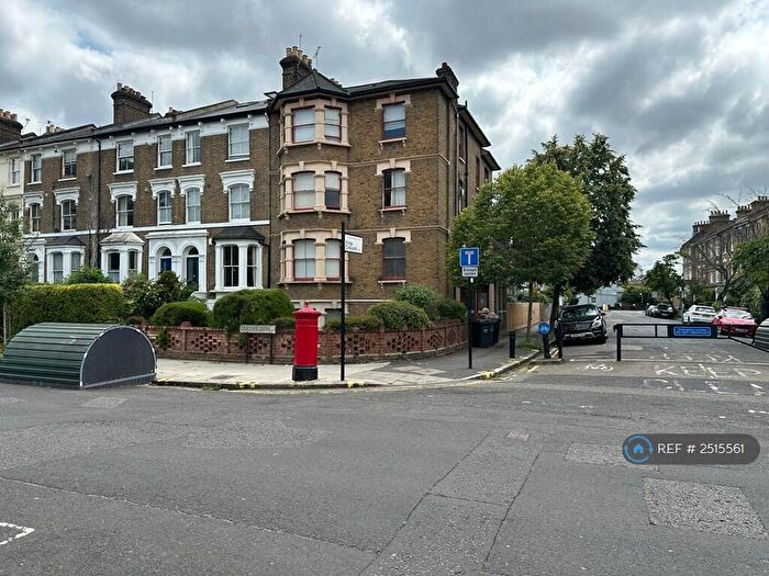 3 Bedroom Flat To Rent In Queens Drive, London, N4