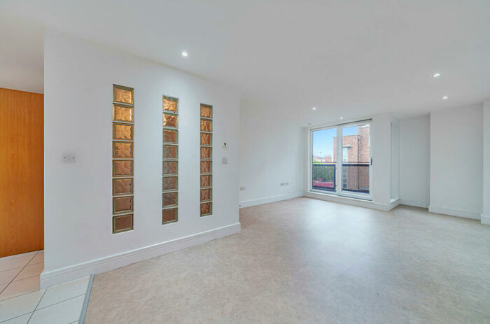 2 Bedroom Apartment To Rent In Sherman Road, Bromley, BR1