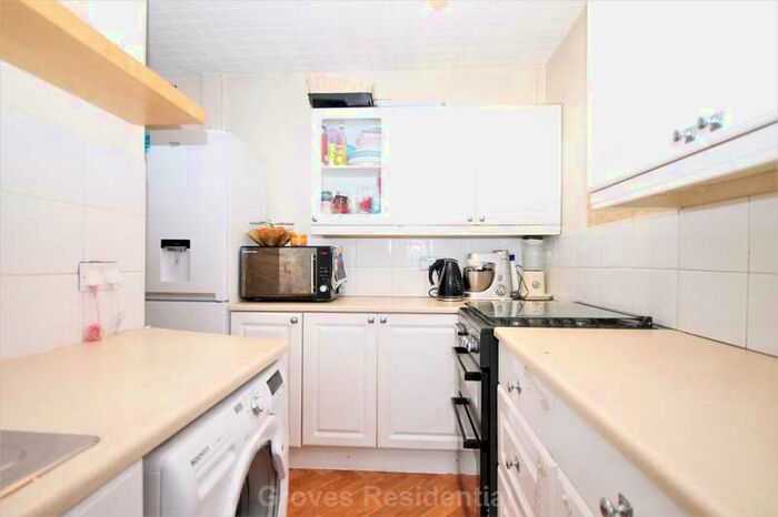 2 Bedroom Maisonette Flat To Rent In Errol Gardens, New Malden, KT3