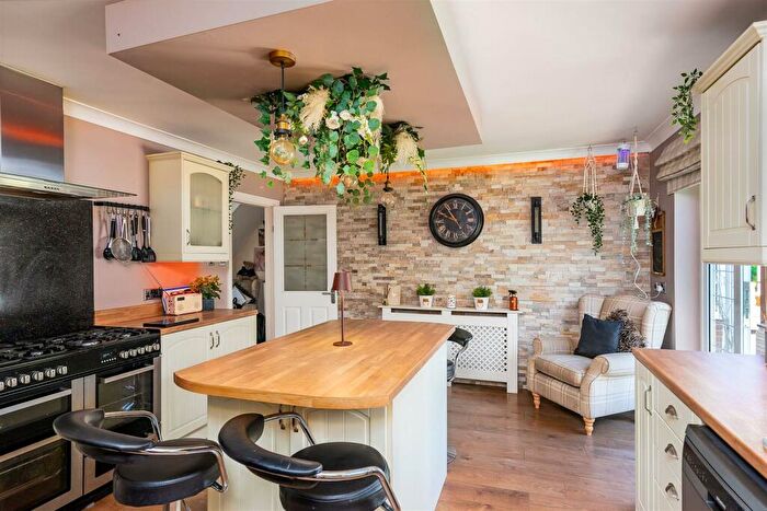 4 Bedroom Detached House For Sale In Main Street, Patrington Haven, HU12