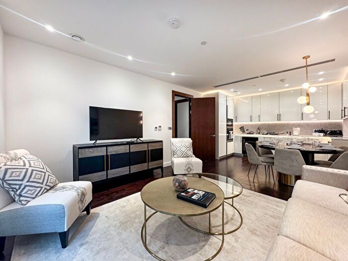 3 Bedroom Flat To Rent In Thorne House, Nine Elms, London, SW11