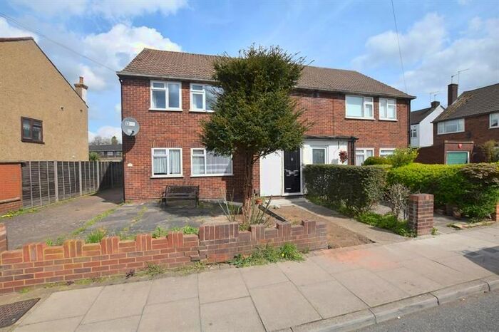 2 Bedroom Flat To Rent In Russell Road, Enfield, EN1
