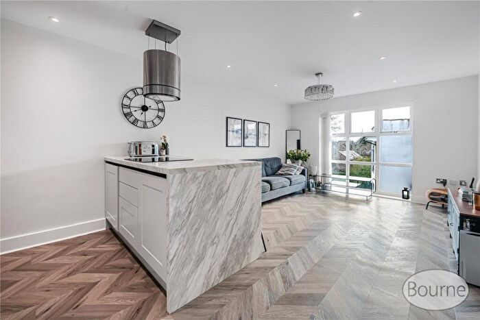 2 Bedroom Apartment For Sale In High Street, Addlestone, Surrey, KT15