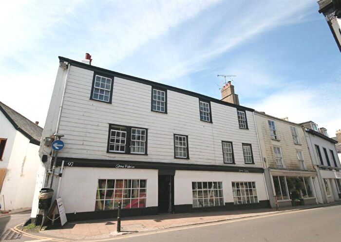 2 Bedroom Flat To Rent In High Street, Totnes, TQ9