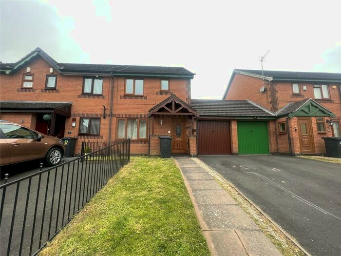 3 Bedroom Semi-Detached House To Rent In Monins Avenue, Tipton, West Midlands, DY4