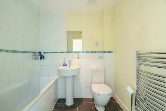 2 Bedroom Apartment To Rent In Havergate Way, Reading, RG2