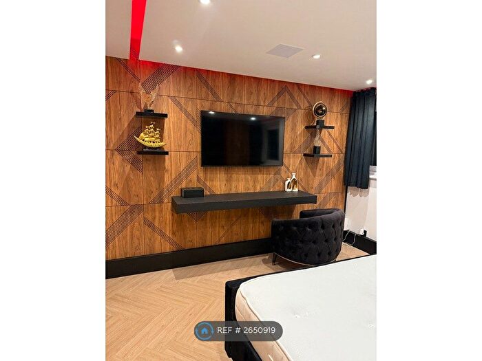 2 Bedroom Flat To Rent In Denning Point, London, E1