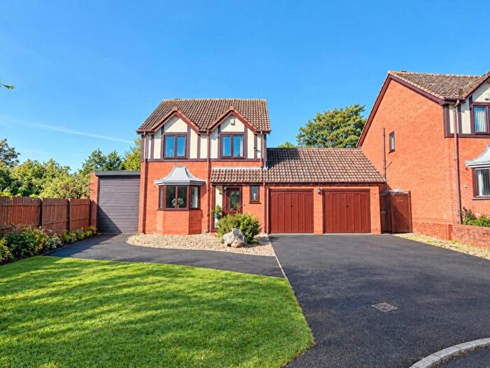 4 Bedroom Detached House For Sale In Calder Rise, Woodsetton, DY3