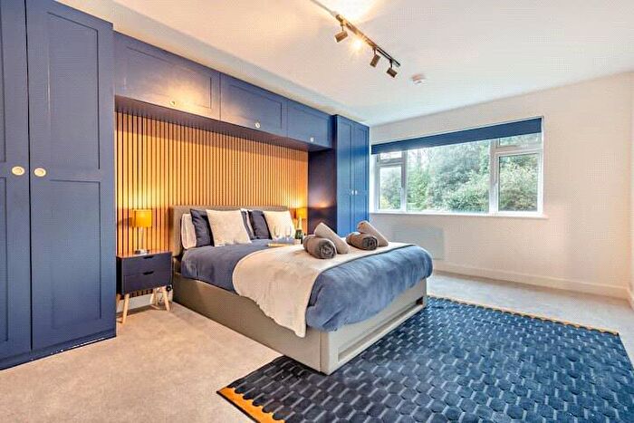 2 Bedroom Flat For Sale In West Cliff Road, Bournemouth, Dorset, BH4