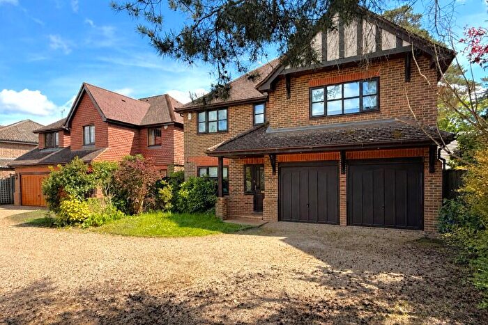 5 Bedroom Detached House To Rent In Woking, Surrey, GU22