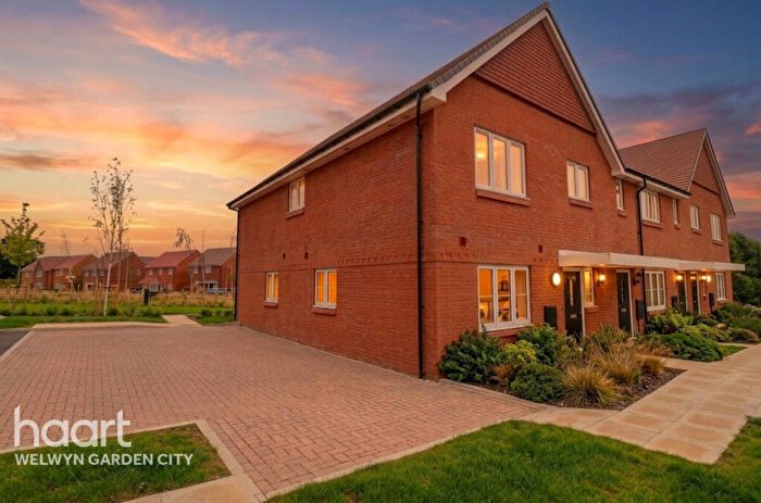 2 Bedroom Maisonette For Sale In Emma Waltham Way, Hertford, SG14
