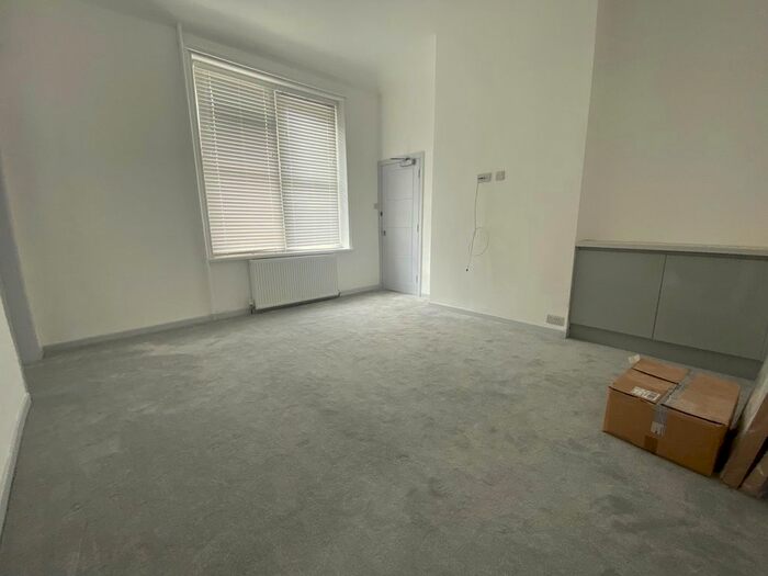 1 Bedroom Flat To Rent In Palmerston Road, Bournemouth, BH1