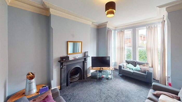 5 Bedroom Semi-Detached House To Rent In Burford Road, Nottingham, NG7